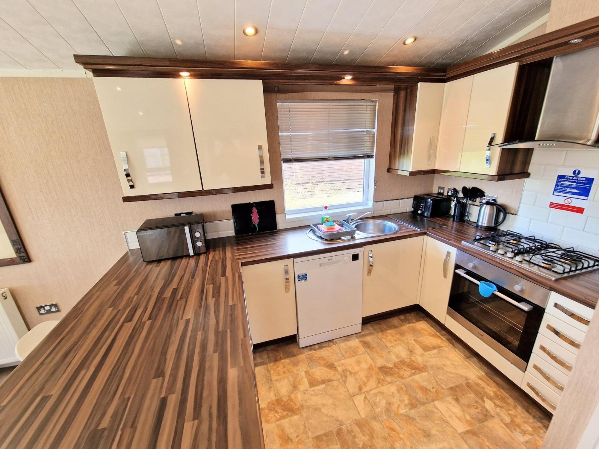 Benarty 11 With Private Hot Tub - Fife - Loch Leven - Lomond Hills - Pet Friendly Villa Kelty Exterior photo